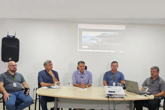 Atenção é para a faixa de praia sujeita à queda de blocos rochosos; avaliação técnica não identifico