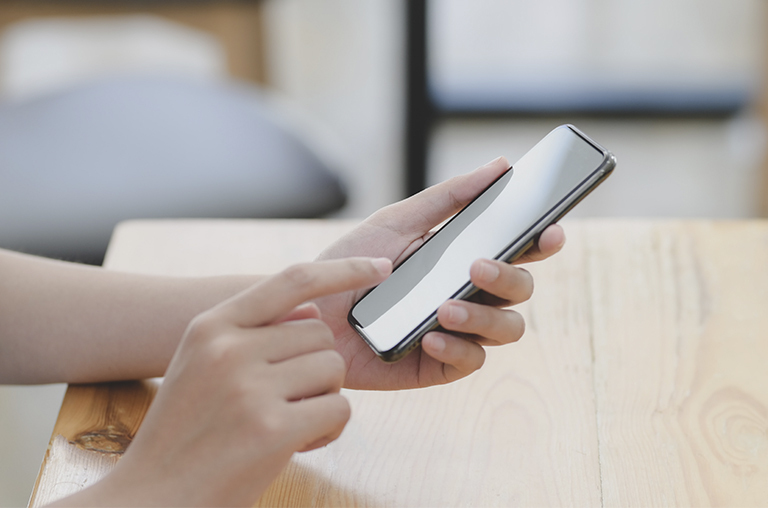 Pedestre tem celular roubado em Apucarana