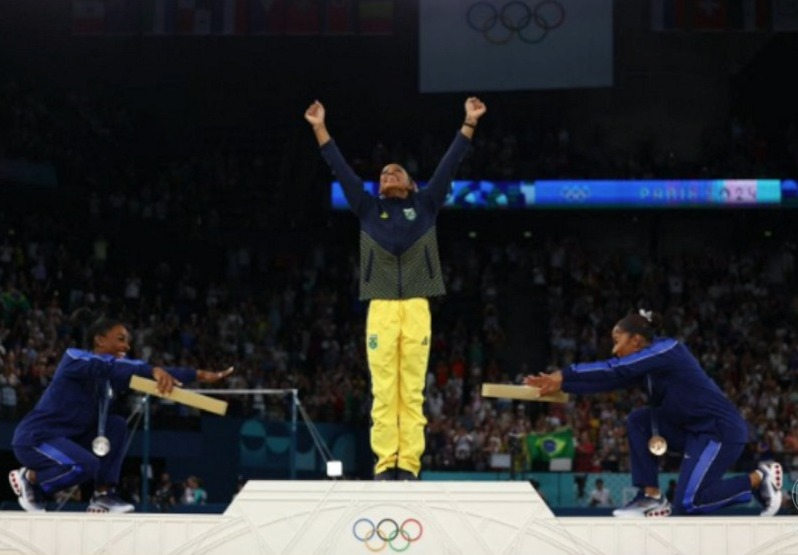 Rebeca Andrade Brilha no Solo e se Consagra como a Maior Medalhista Olímpica do Brasil